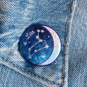 AC00185-HOL-OS - Leo Zodiac Button Pin - Cute, Glitter Holographic Pins ! All Star Signs - Glitter Moon & Constellation - Wildflower + Co - VSCO