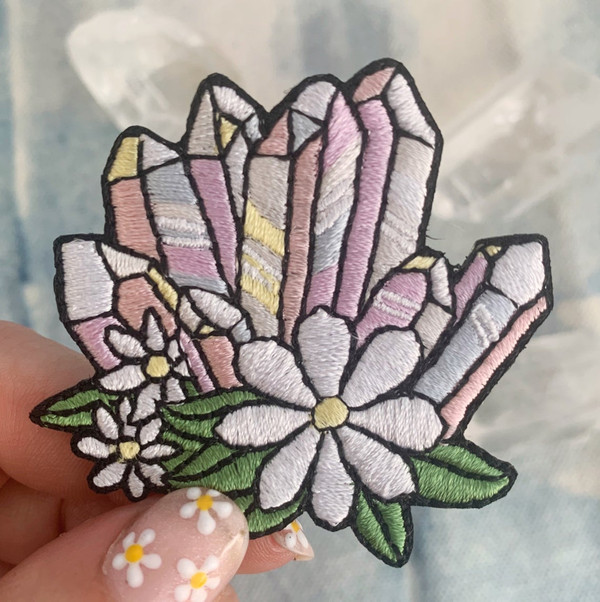 We're seeing crystal visions with these cute crystal iron on patches with floral accents. Wildflower + Co. DIY patches. 

♥ Multi - represents aura quartz with daisy accents
