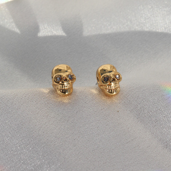 JW00438-GLD-OS-R - Tiny Skull Stud Earrings - Gold - Wildflower + Co. Jewelry Gifting