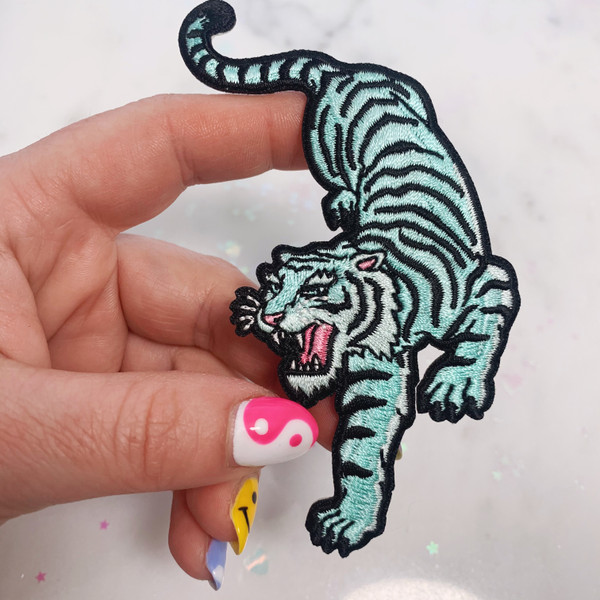 TR00210-GRN-OS-R - Tiger - Right Iron On Patch, Mint - Patch - Patches - Patches for Jackets - Iron On - Iron-On Patch - Embroidered Patch - Pastel - Tiger Patch - Mint - Savage - Nature - Aesthetic