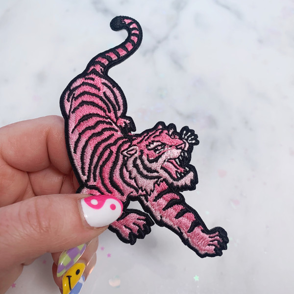 TR00211-PNK-OS-R - Tiger - Left Iron On Patch, Pink - Patch - Patches - Patches for Jackets - Iron On - Iron-On Patch - Embroidered Patch - Pastel - Tiger Patch - Pink - Savage - Nature - Aesthetic