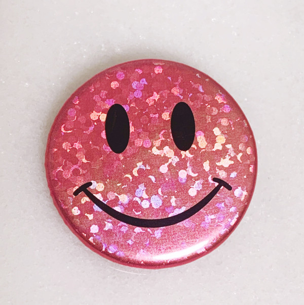 AC00213-PNK-OS - Smiley Face Button Pin, Glitter Holographic - Pink - Button Pin - Buttons - Emoji - Aesthetic - Good Vibes - Holographic - Happy Face - Positivity - Retro - Glitter - Kidcore
