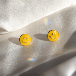 JW00883-YEL-OS-R - Smiley Face Stud Earrings  - Wildflower & Co. USE BC CROP