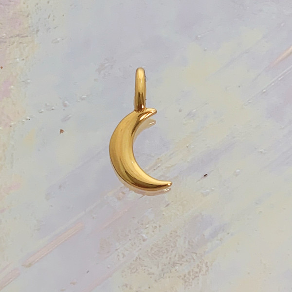 JW00823-GLD-OS Teeny Crescent Moon Charm, Gold Verneil, Dainty Necklace, charm, dainty necklace, delicate necklace, layering necklace, minimalist necklace, simple necklace, tiny charm necklace, gift, ethereal, moon, crescent moon charm, moon charm