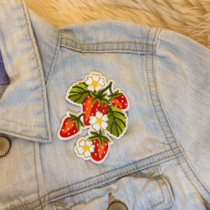 TR00485-RED-OS - Strawberry Plant Patch - Right Side only  - Patches, Patch, Iron On, Iron On Patches, Patches for Jackets, Embroidered Patches, Embroidery, Embroidered, Strawberry, Strawberries
