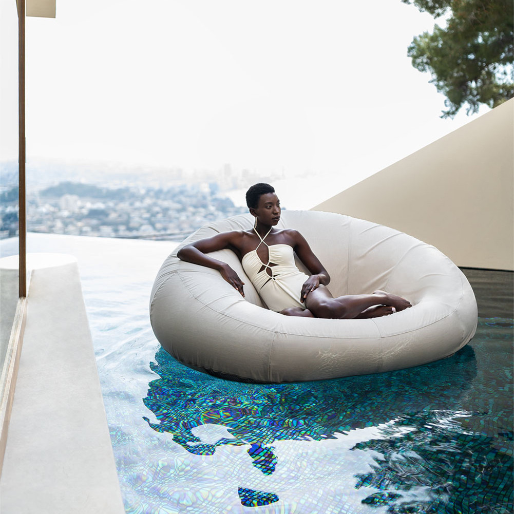 California Sun Cucciolo Round Luxury Inflatable Fabric Sun Lounger Pool  Float Chaise - Poolside Lounge Chair - Deluxe Ultra-Wide Floating Island  Day Bed - Vandue