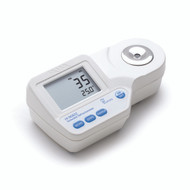 Digital Refractometer for Seawater - Hanna Instruments HI96822
