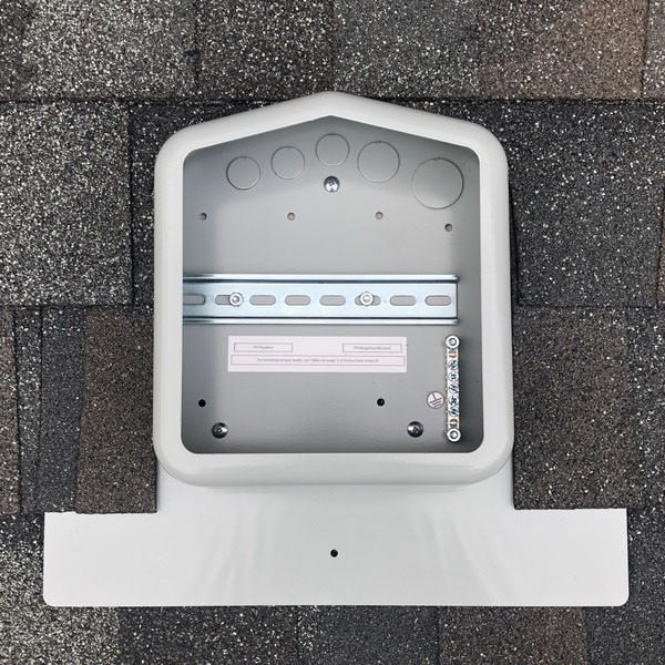 【未使用】solol - solworks model SolaDeck 0799-5G Roof-Mount Enclosure - Solaris
