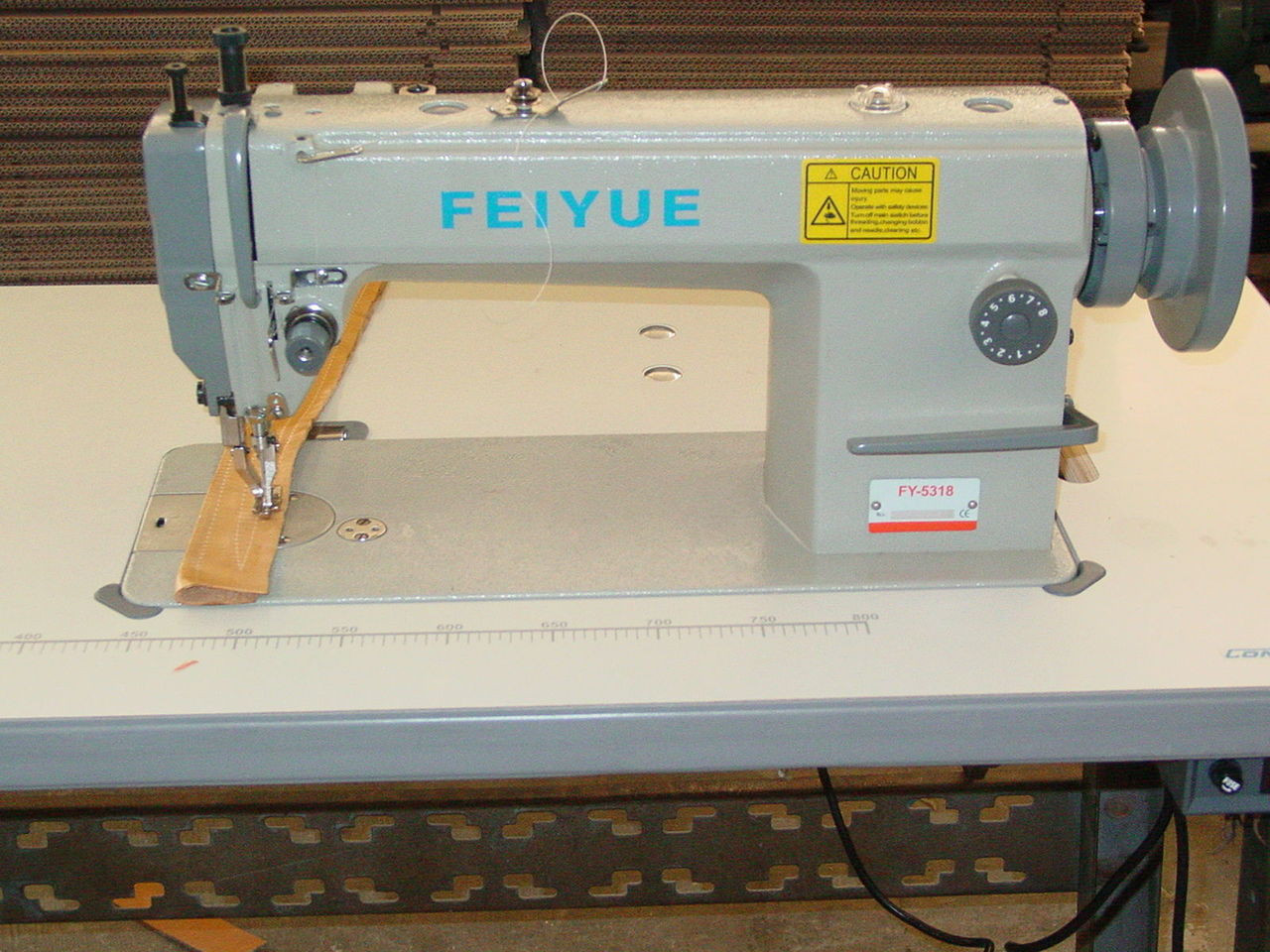 Yamata FY5318 walking foot lockstitch sewing machine upholstery leather,vinyl+Servo Motor+lamp+Table.Assembly required.DIY