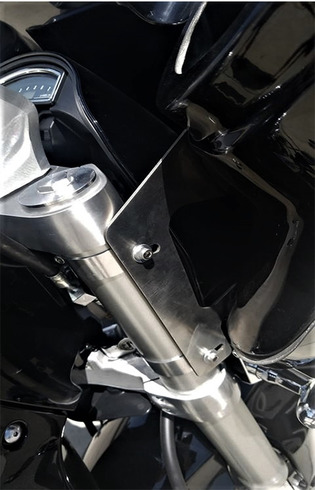 Memphis Shades clamps