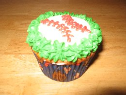 Picture of Beneradette Niebuhrs Baseball Cupcakes close up