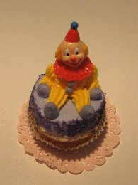 Picture of Beneradette Niebuhrs Clown Cupcake
