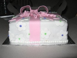 Picture of Beneradette Niebuhrs Cake covered in Fondant with a bow