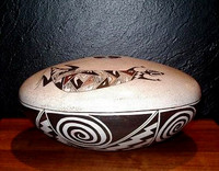 Pottery Hopi Sylvia Naha AKA Featherwoman H22 SOLD