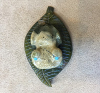 ZUNI PRIVATE COLLECTION GREEN FROG FETISH ON A GREEN LEAF SERPENTINE SOLD