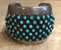 BRACELET ZUNI 72 STONE ROUND PETTIPOINT SNAKE EYE TURQUOISE WIDE DOMED CUFF 