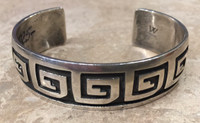 BRACELET HOPI SILVER OVERLAY GEOMETRIC PATTERN REPEATED SIGNED W 7"