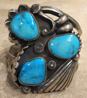 BRACELET NAVAJO 3 ASYMMETRICAL TURQUOISE STONES RISING ABOVE FLAT SILVER SURFACE RISING ABOVE 4 SILVER WIRES