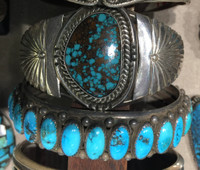 BRACELET NAVAJO SINGLE TURQUOISE STONE TAPERED STERLING SILVER FRED GUERRO 6”-6 1/8”.