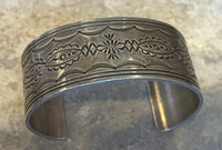 BRACELET NAVAJO STERLING SILVER BEAUTIFUL STAMPWORK WIDE CUFF BRACELET SIGNED AD 7 3/8
