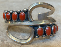 BRACELETS NAVAJO 10 CORAL CABOCHONS SANDCAST 6 1/4"