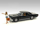Hitchhiker 2 piece Figurine Set White Shirt for 1/24 Scale Models American Diorama 23996