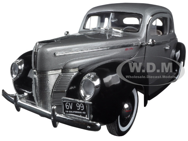  1940 Ford Deluxe Grey con negro 