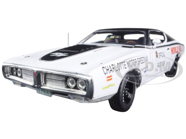 1971 Dodge Charger R/T Plum Crazy Purple Metallic with Black