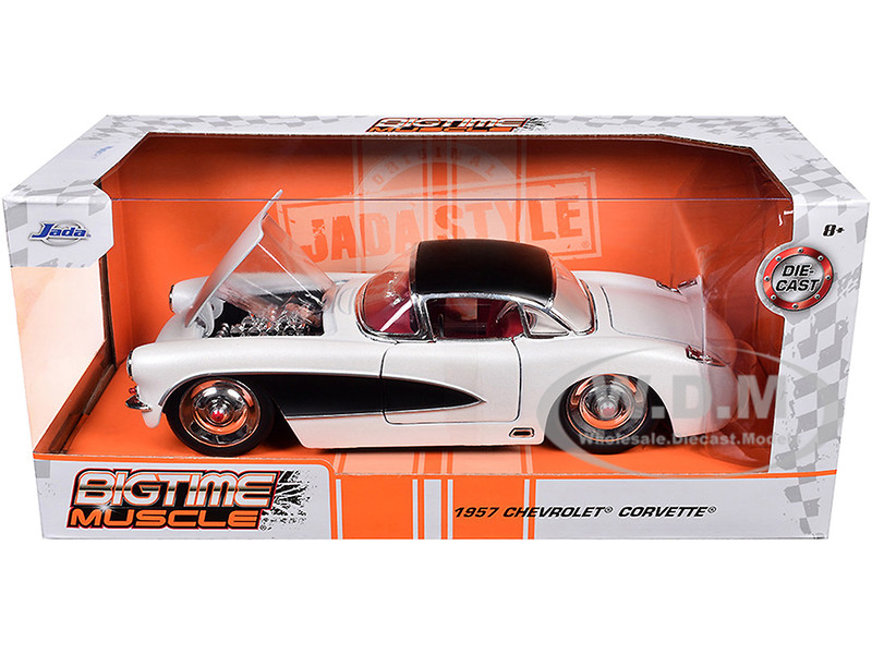 JADA TOYS 1/24 - CHEVROLET Corvette - with Bugs Bunny Figure