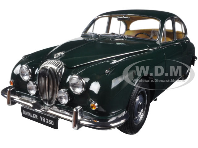 ミニカー Daimler V8-250 1:18 paragon 1967 Daimler V8-250 British Racing Green 1/18 Diecast Model Car