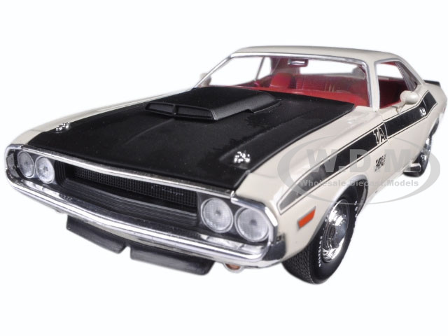 1970 Dodge Challenger T/A White with Flat Black Stripes 1/24