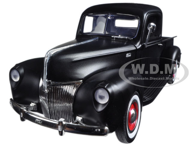 1940 Ford Pickup Matt Black 1/18 Diecast Model Car Motormax 73170