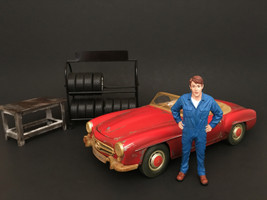 Mechanic John Inspecting Figure For 1:18 Scale Models American Diorama 77444