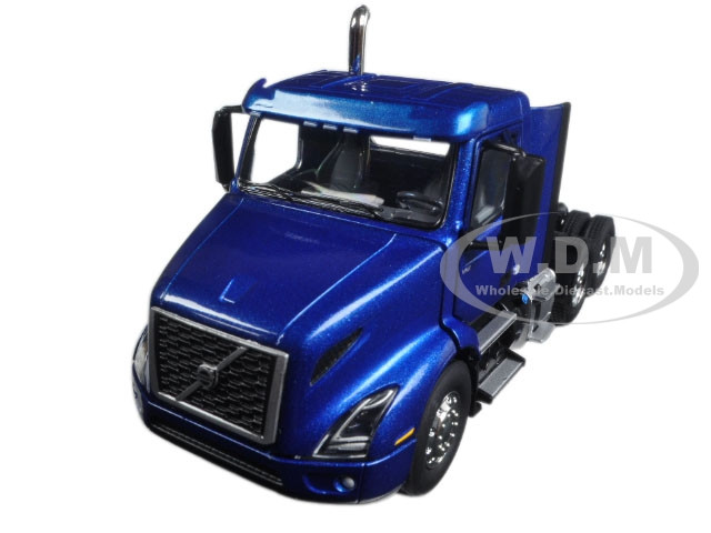 1/64 FIRST GEAR  Volvo VNR 300 Day Cab in White 