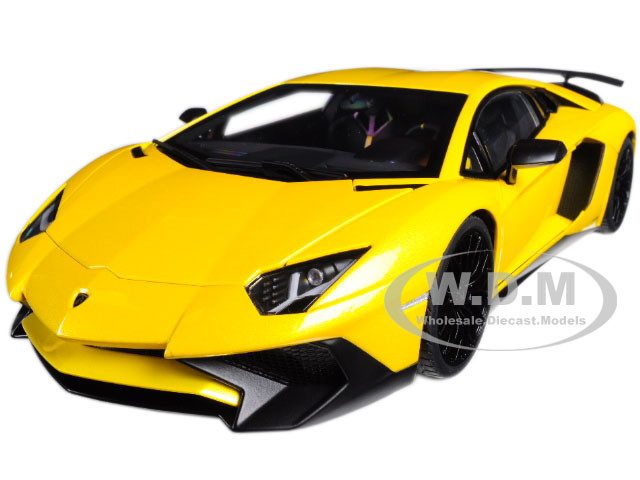 AUTOart 1//18 Lamborghini Aventador LP750-4 SV Metallic Yellow Die-cast Model Car