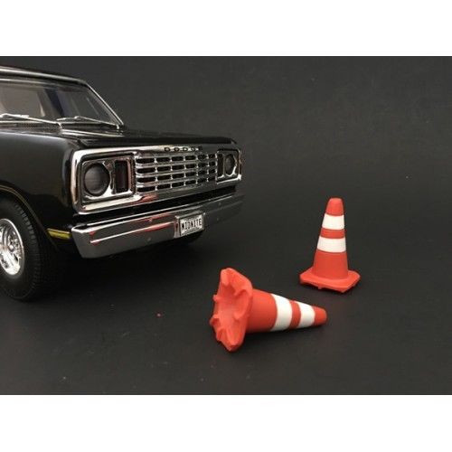Traffic Cones Set of 4 Accessory For 1:18 Models American Diorama 77520