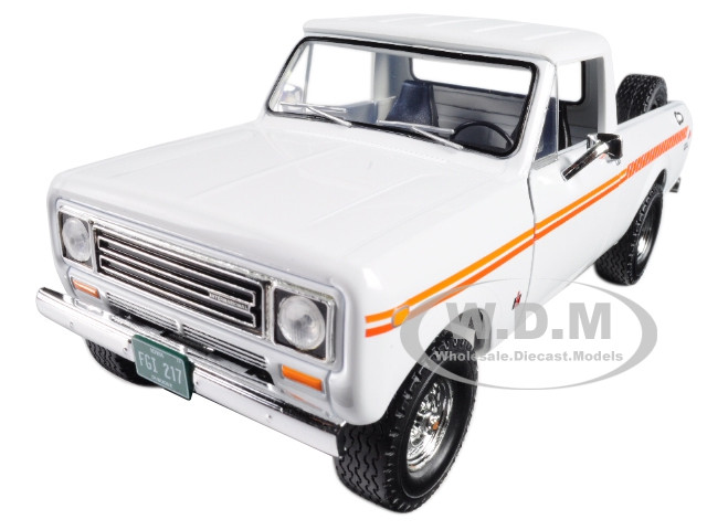 1979 International Scout Terra Pickup Truck White Orange Spear 1//25 Diecast Mo