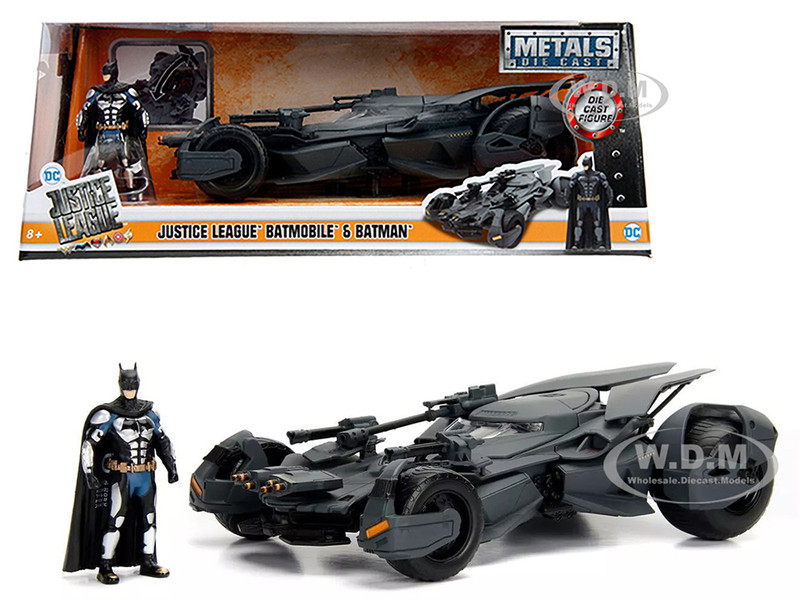 2017 Justice League Batmobile with diecast Batman Figure 1/24 Diecast Model Car Jada 99232