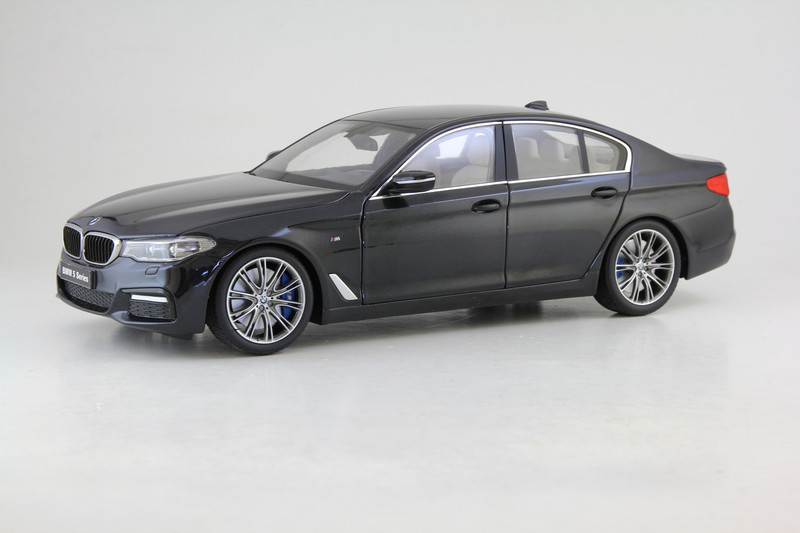BMW 5 Series G30 Black Sapphire 1/18 Diecast Model Car Kyosho 8941 BK