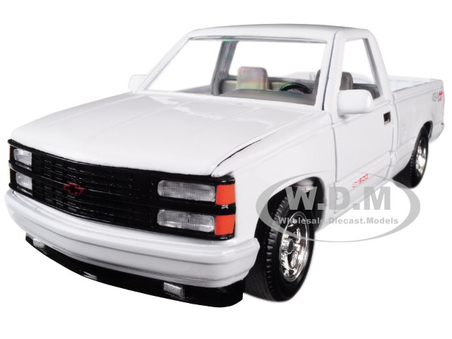 1992 Chevrolet 454 SS Pickup Truck White 1/24 Diecast Model