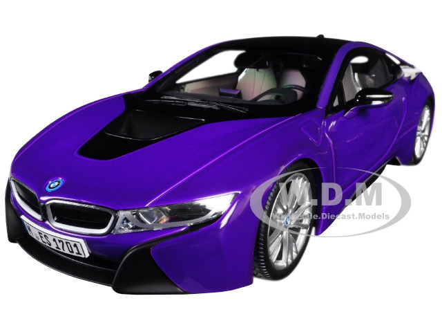 BMW i8 фиолетовая