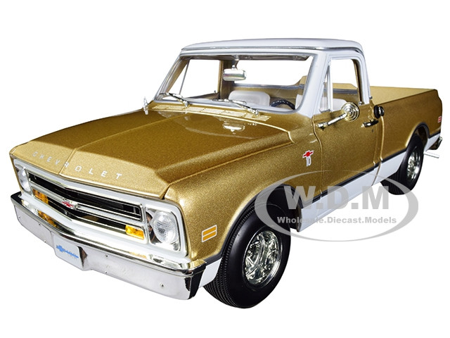 Auto World 1:18 American Muscle 1968 Chevrolet C-10 Pickup Metallic Gold AMM1165
