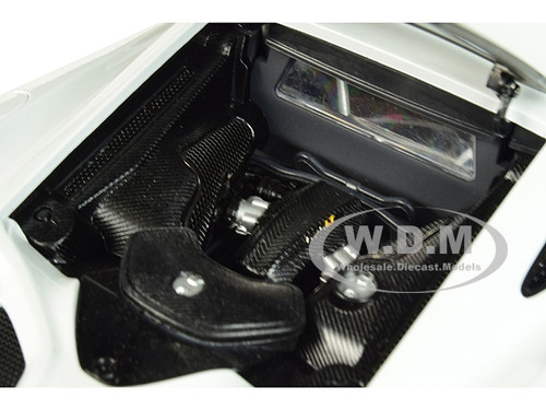 AUTOart 76046 1/18 マクラーレン 675LT ホワイト AUTOart 1:18 McLaren 675 LT Construction year 2016 silica