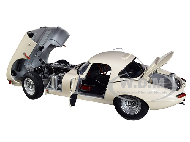 Jaguar Lightweight E Type Roadster RHD Right Hand Drive White 1/18