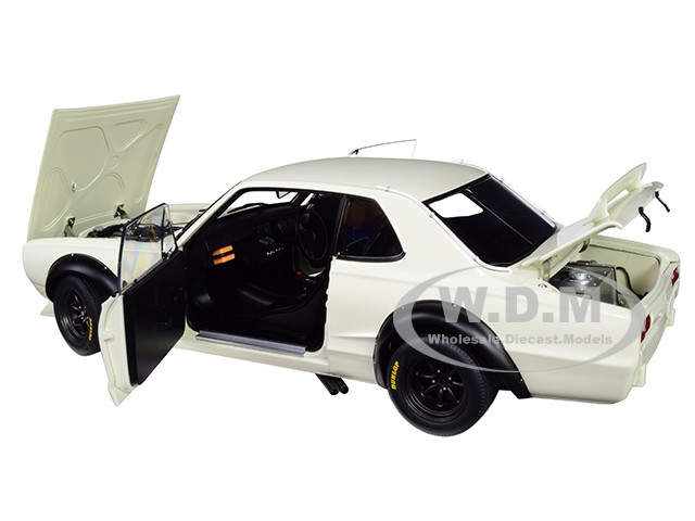 1972 Nissan Skyline GT-R KPGC-10 Racing White Millennium 1/18 Diecast Model  Car Autoart 87279