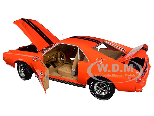 AMC AMX Hardtop Hemmings Muscle Machines big bad orange 1:18 Auto world NEU OVP