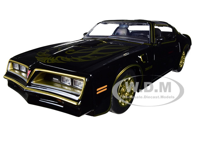 1977 1977 Pontiac Firebird Trans Am Black with Replica Buckle Smokey and The Bandit Movie Hollywood Rides 1/24 Diecast Model Car by Jada 30998 
