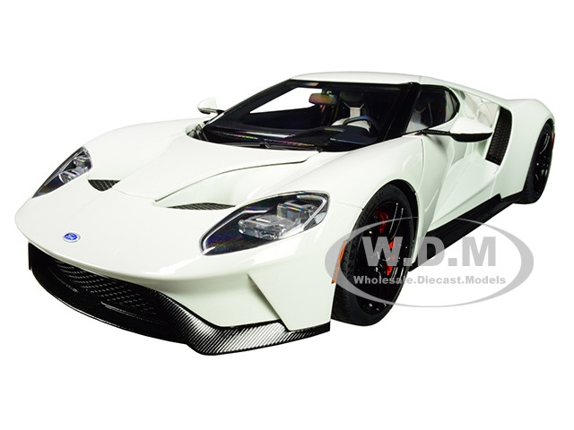 オートアート1/18 フォードGT 2017 (FROZEN WHITE) 1/18 Ford GT Frozen White 2017 Composite Model Car By