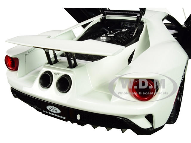 2017 Ford GT Frozen White 1/18 Model Car by Autoart