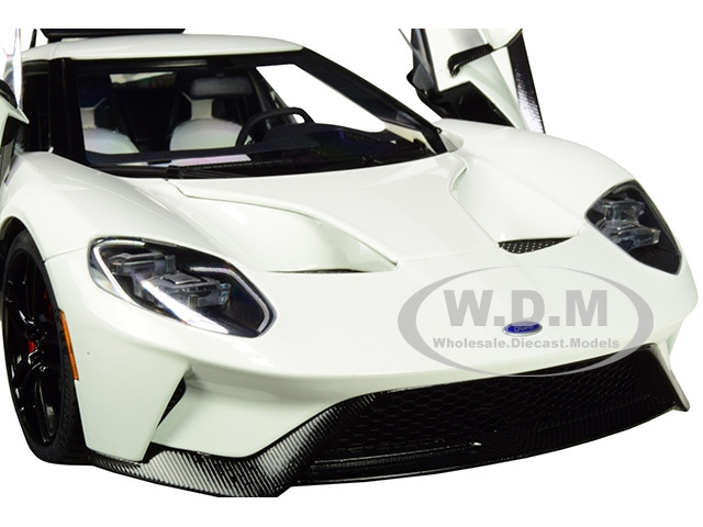 2017 Ford GT Frozen White 1/18 Model Car Autoart 72941